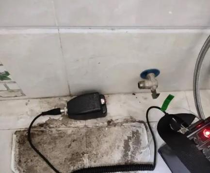 青岛市屋顶漏水维修公司分享下卫生间漏水的危害及解决方法